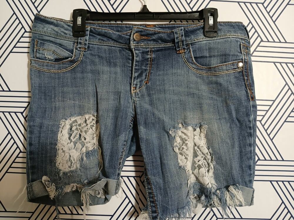 Decree Distressed Womens Denim Shorts Size 34